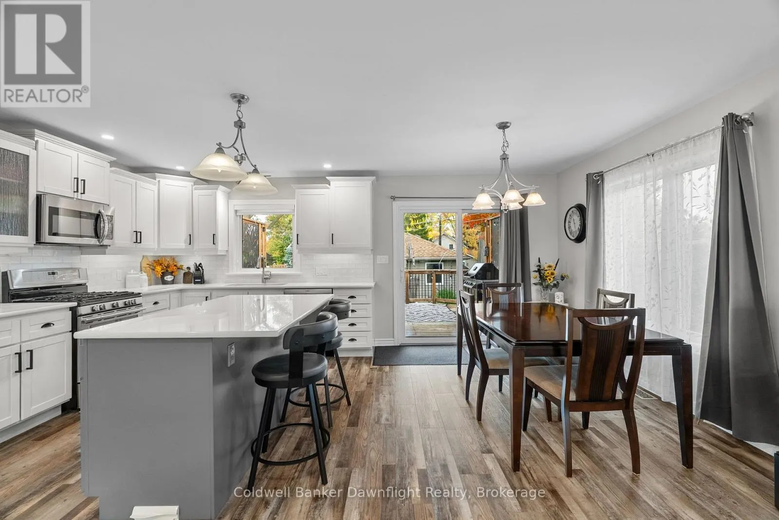 86 HURON STREET W