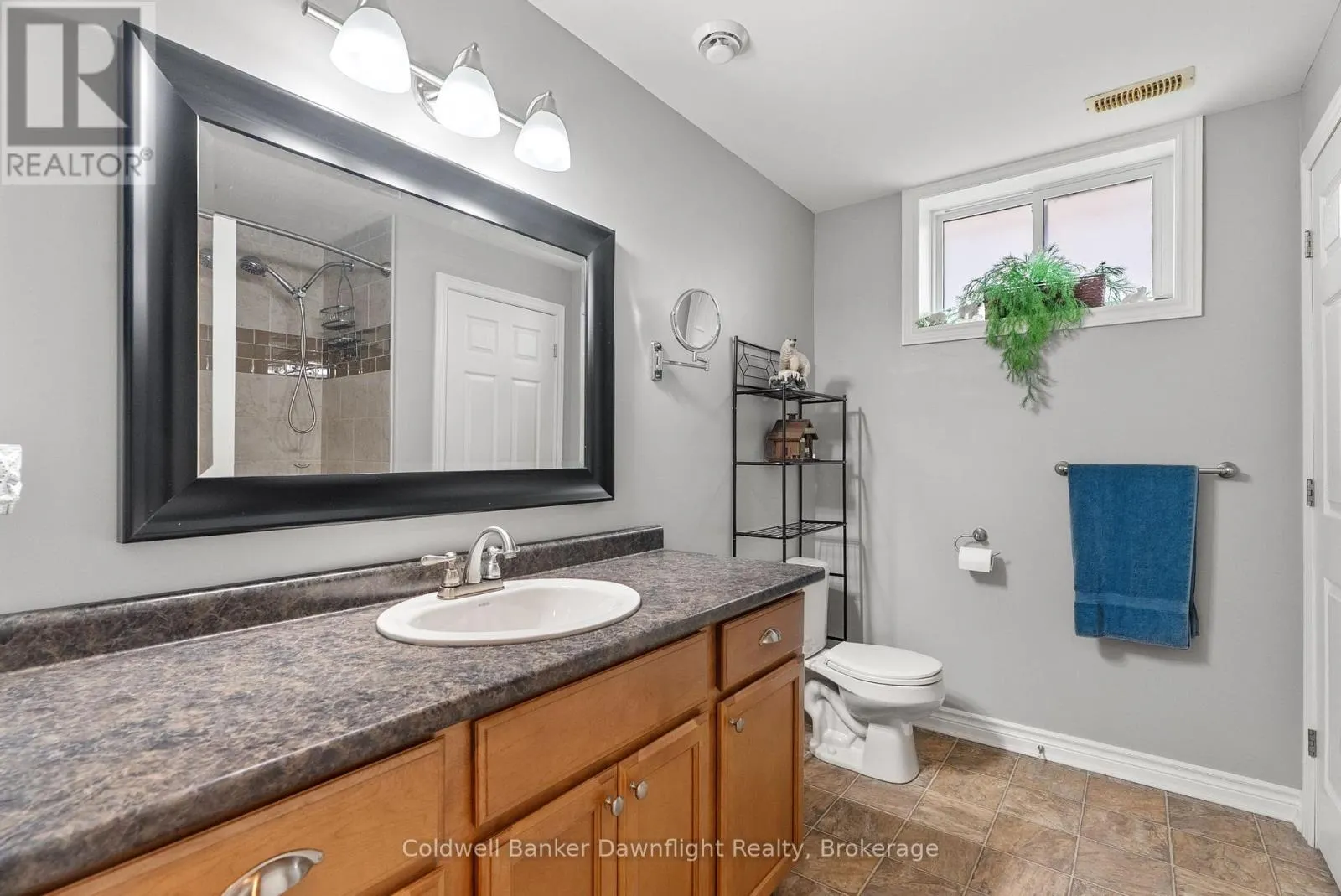 86 HURON STREET W