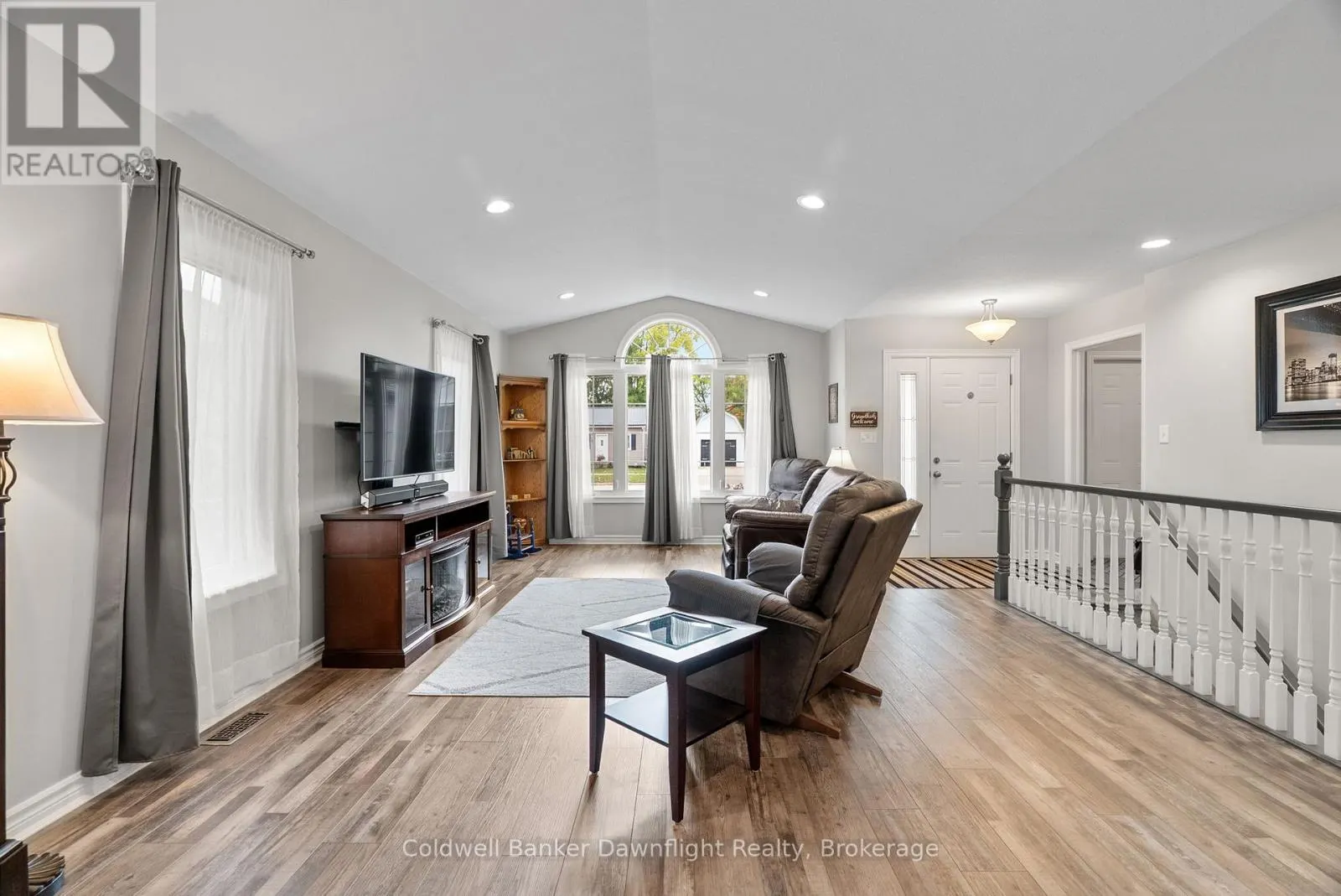 86 HURON STREET W