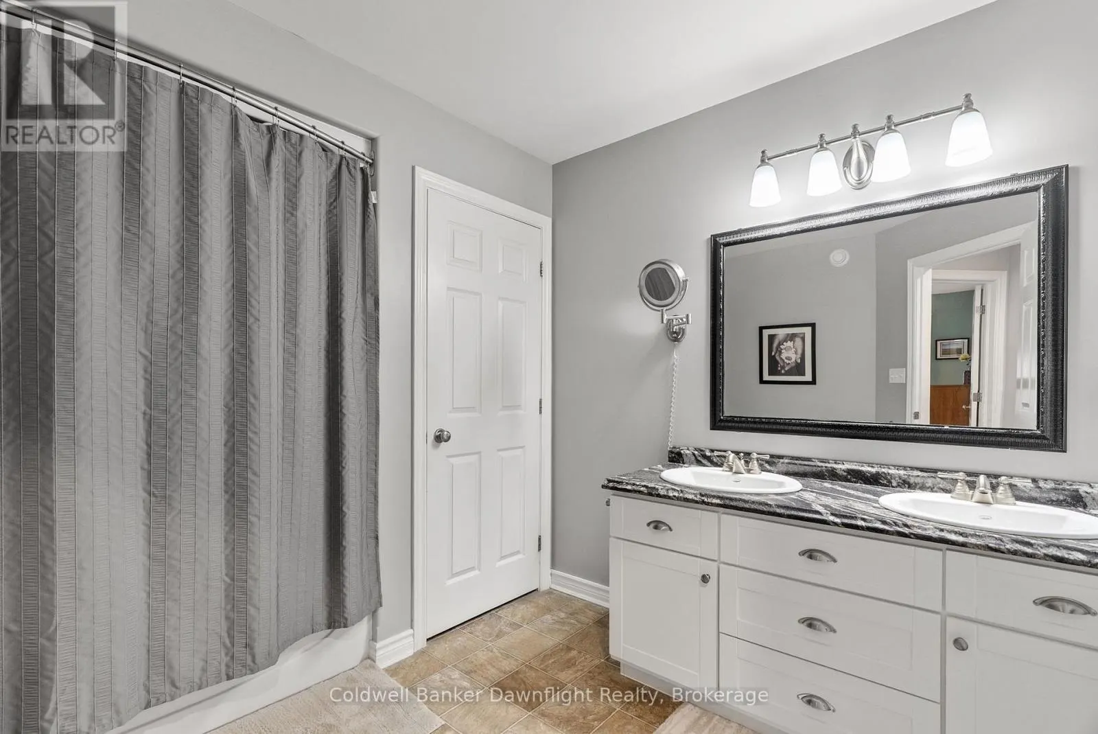 86 HURON STREET W