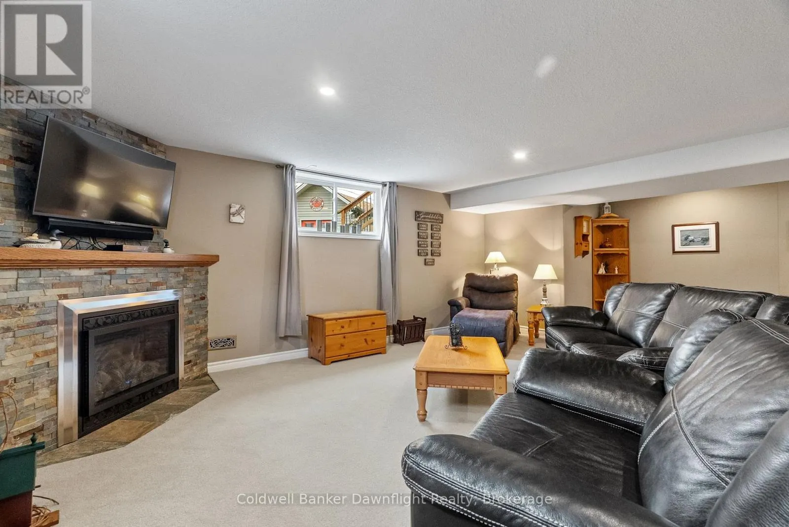 86 HURON STREET W