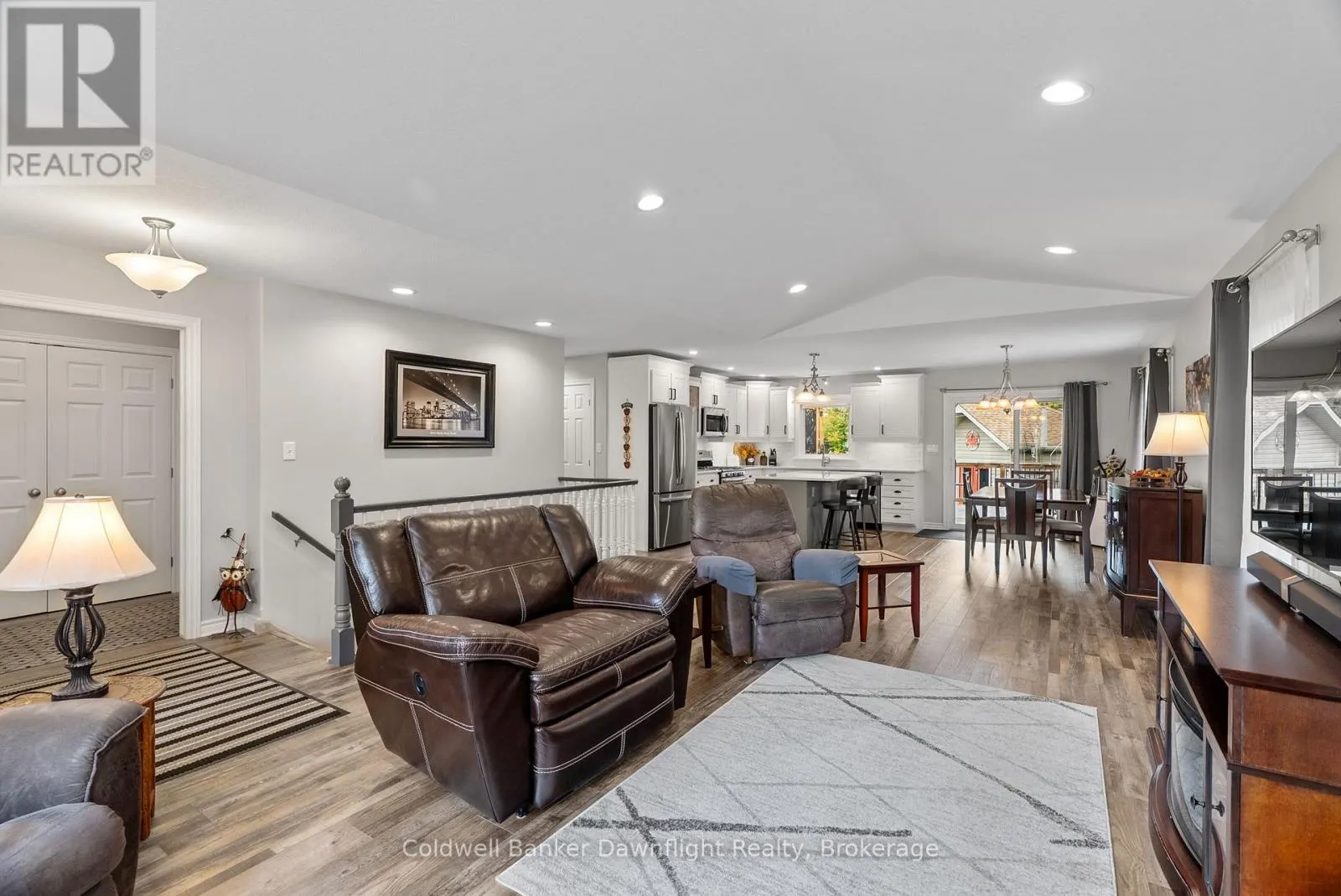 86 HURON STREET W