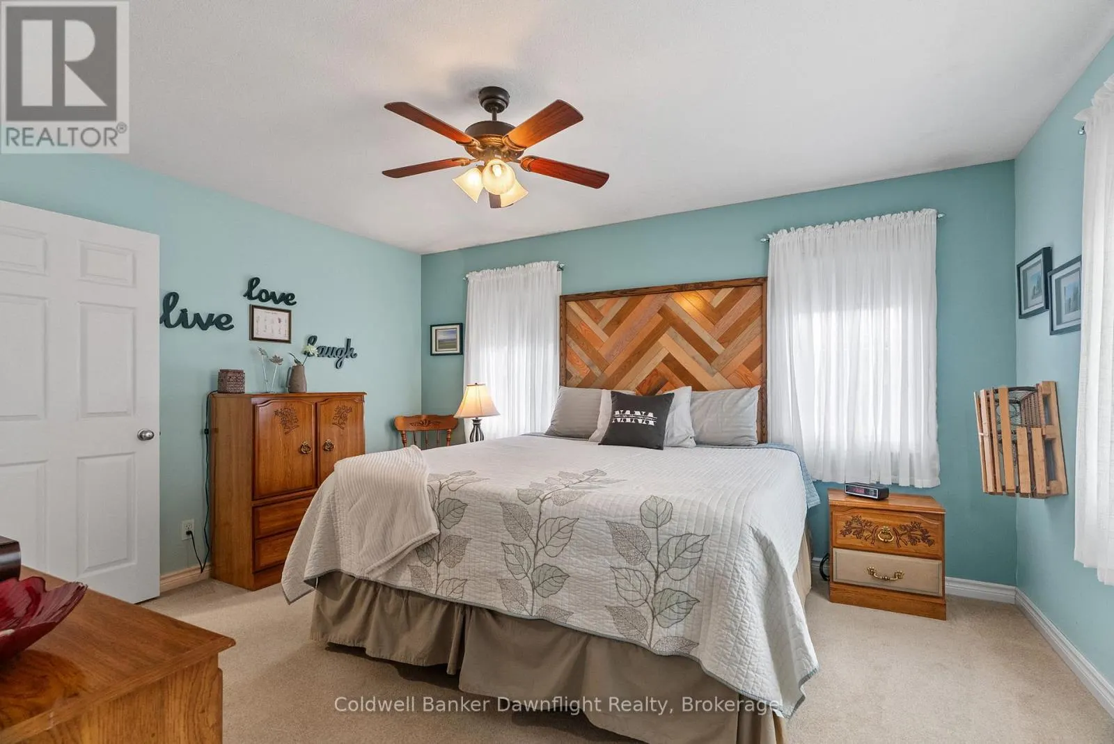 86 HURON STREET W