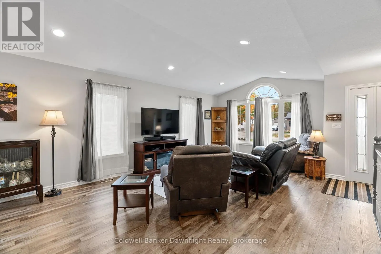 86 HURON STREET W