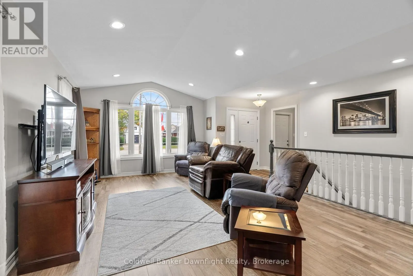 86 HURON STREET W