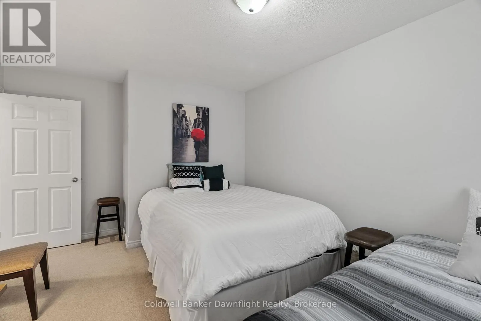 86 HURON STREET W