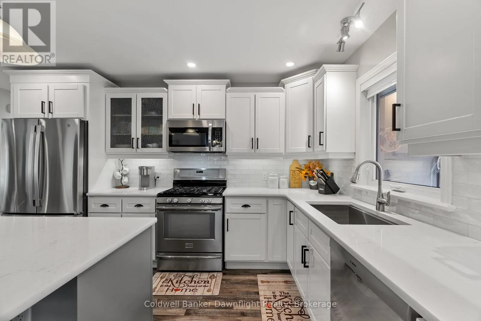86 HURON STREET W
