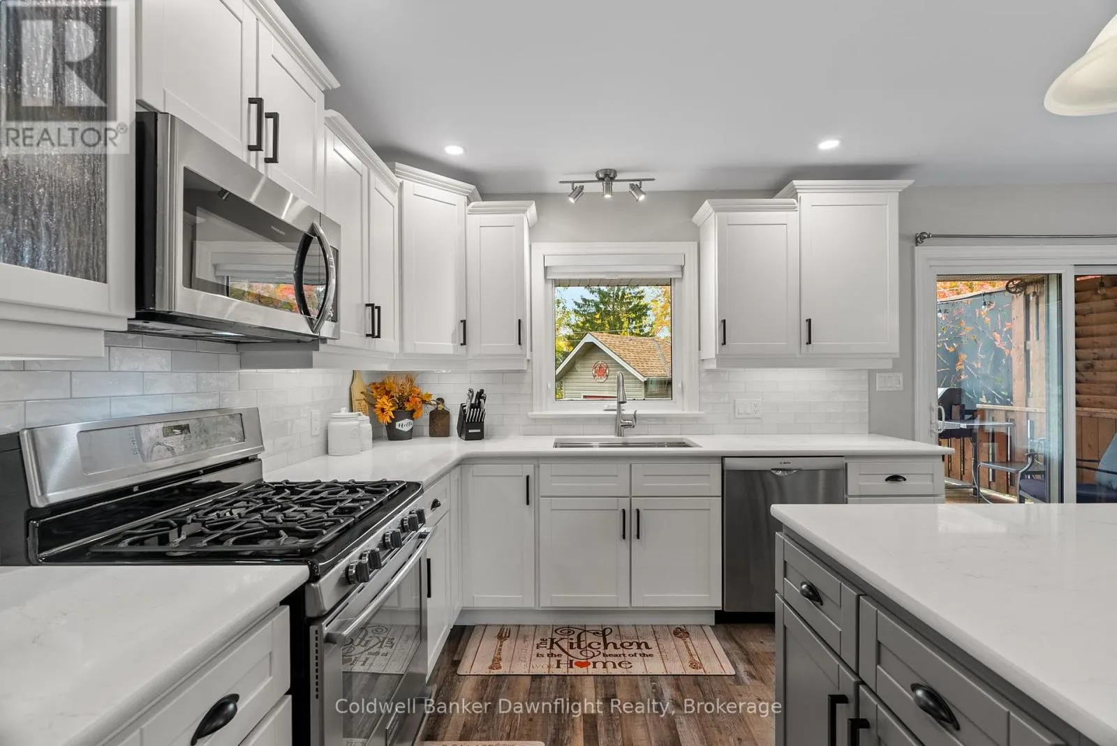 86 HURON STREET W