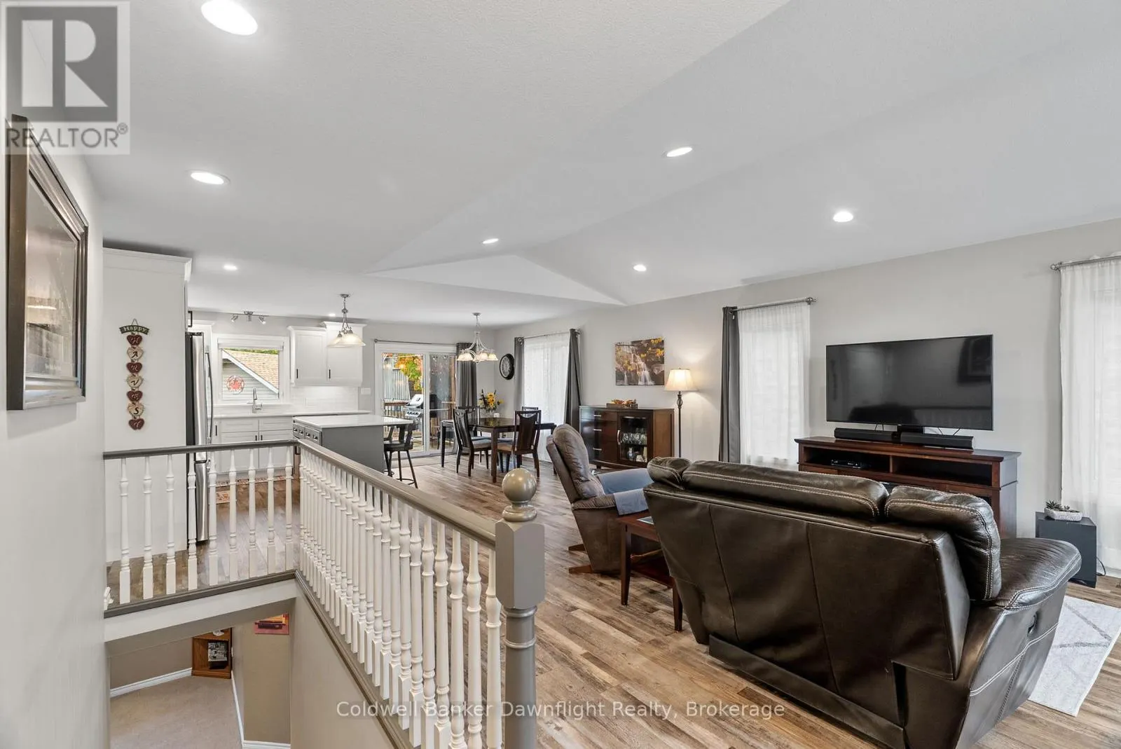 86 HURON STREET W