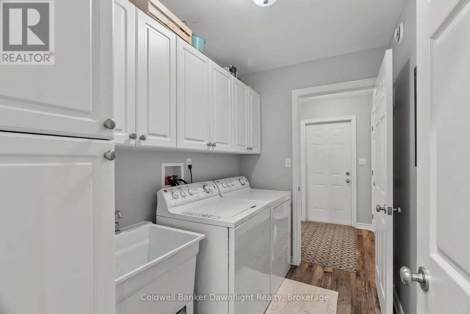 86 HURON STREET W