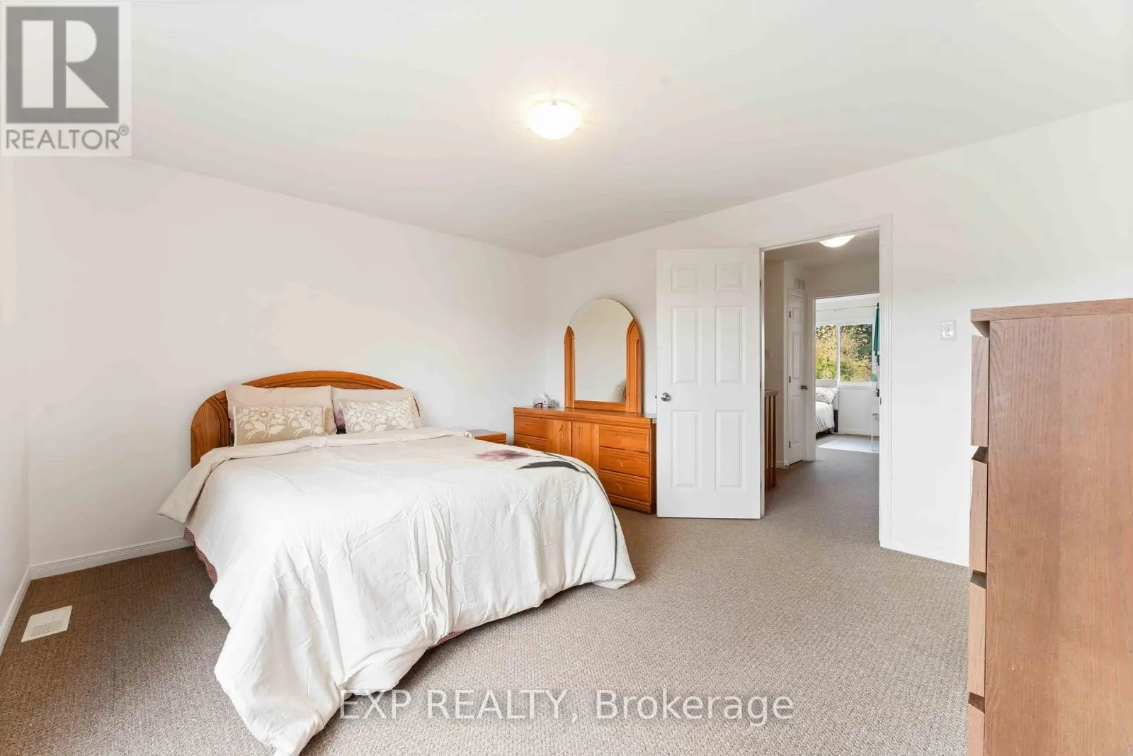 438 HARESFIELD COURT