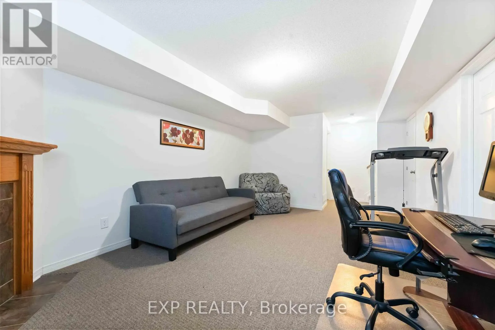 438 HARESFIELD COURT