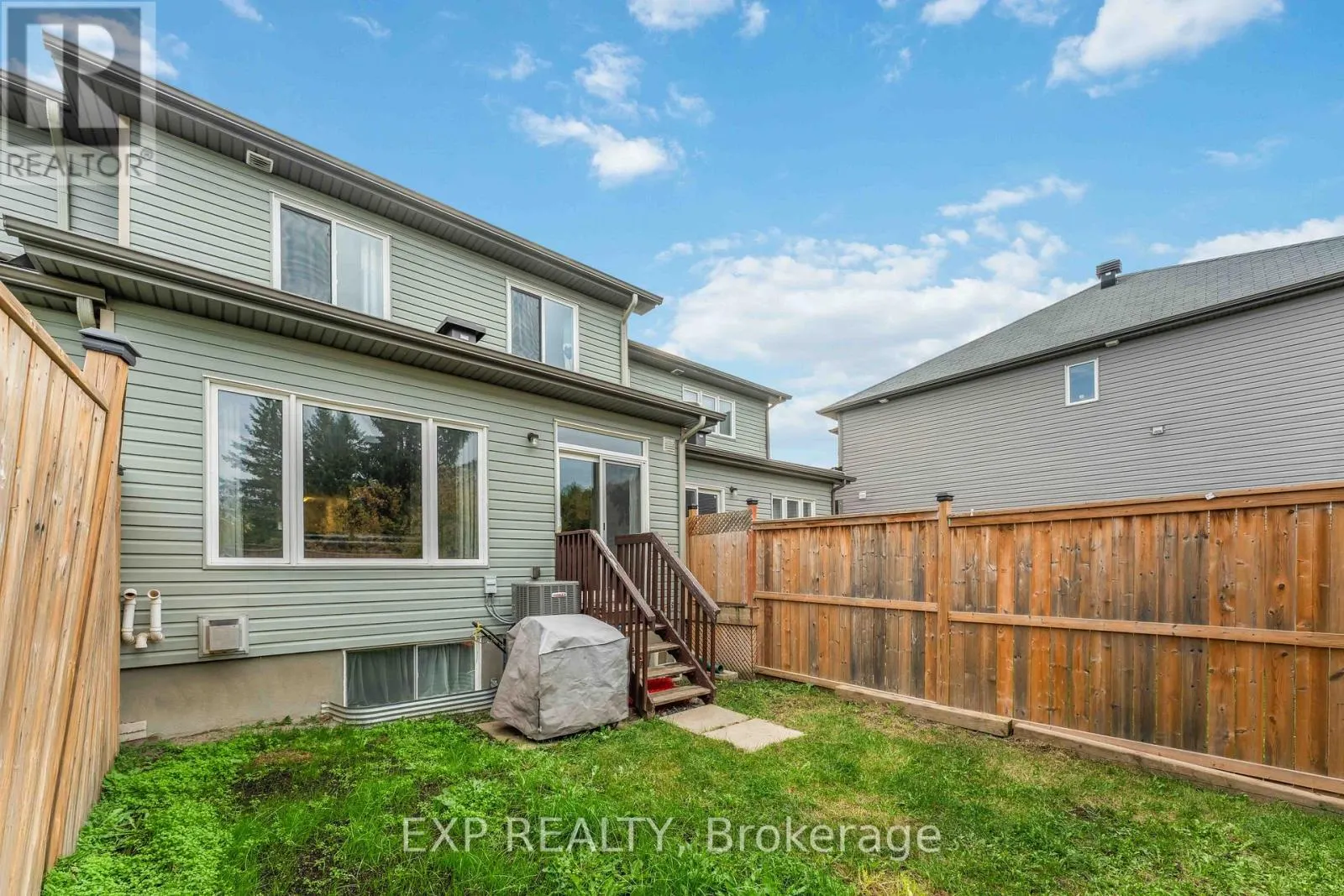 438 HARESFIELD COURT