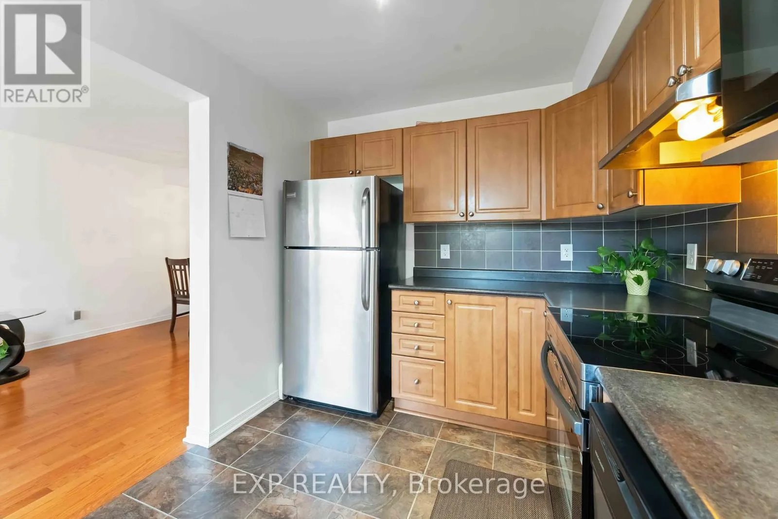 438 HARESFIELD COURT