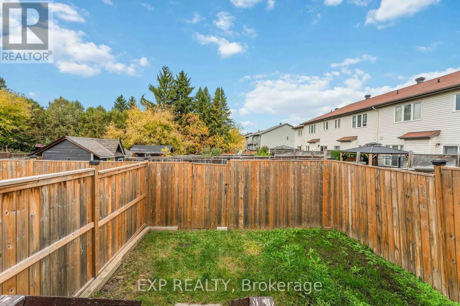 438 HARESFIELD COURT