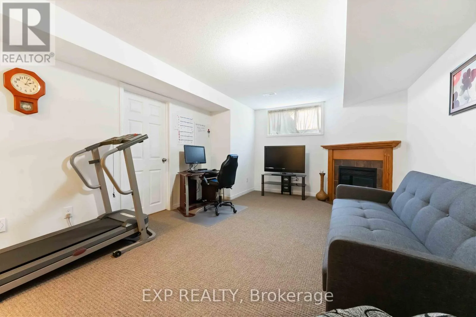 438 HARESFIELD COURT