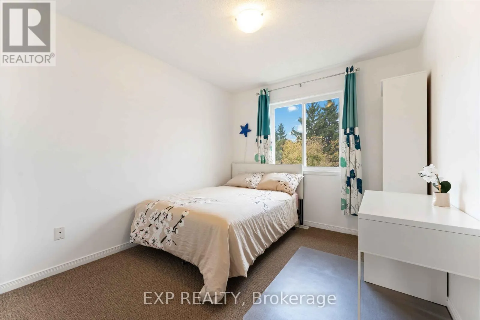 438 HARESFIELD COURT