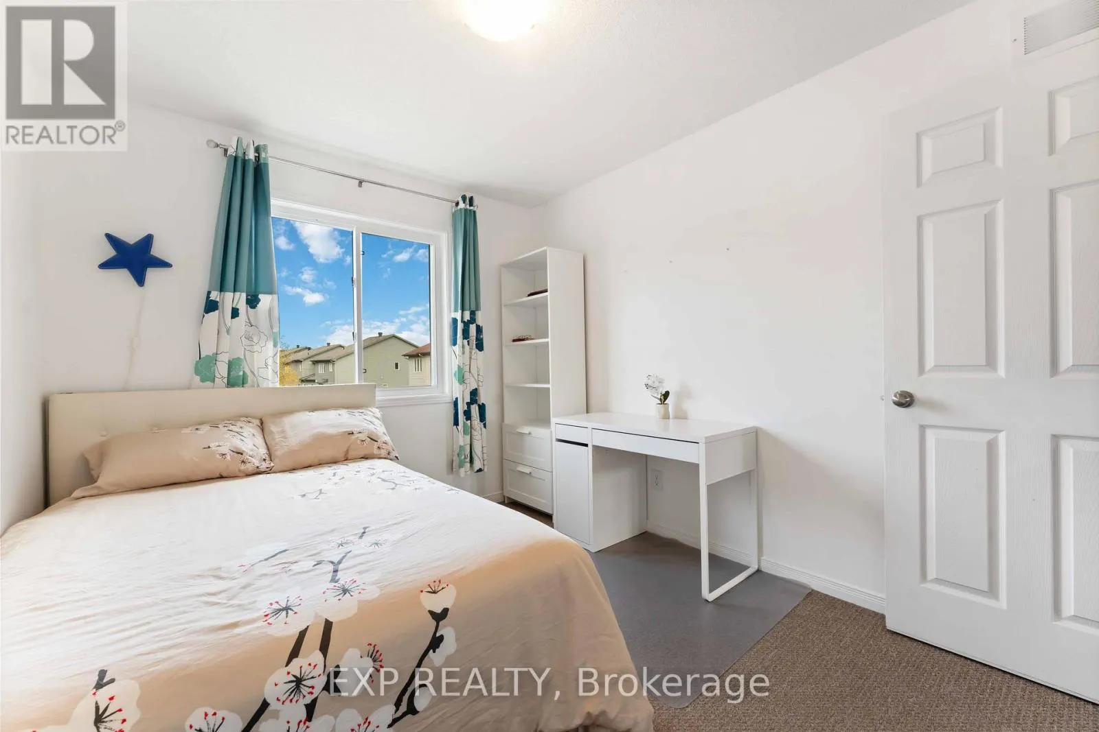 438 HARESFIELD COURT