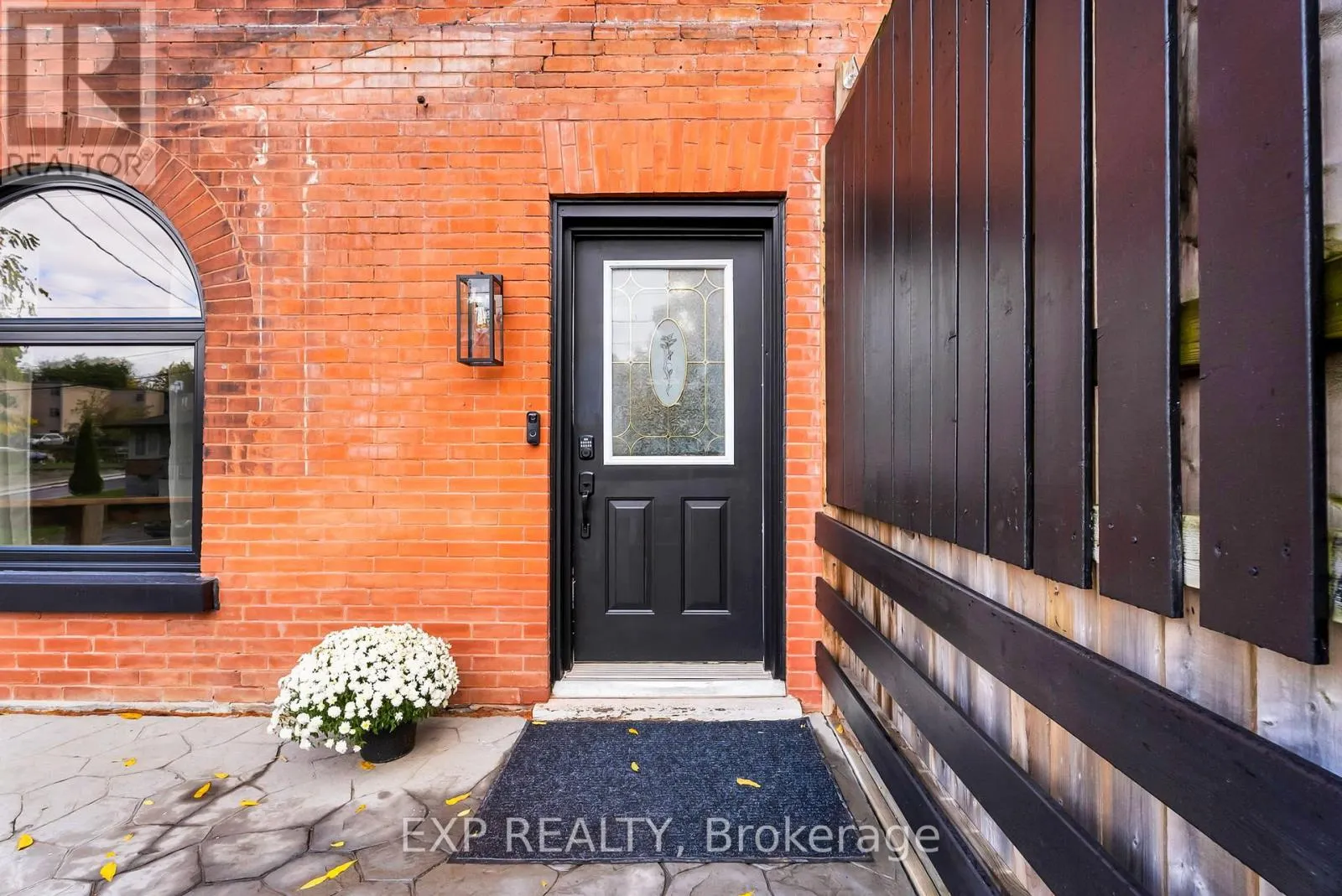 28 ELLIOTT STREET