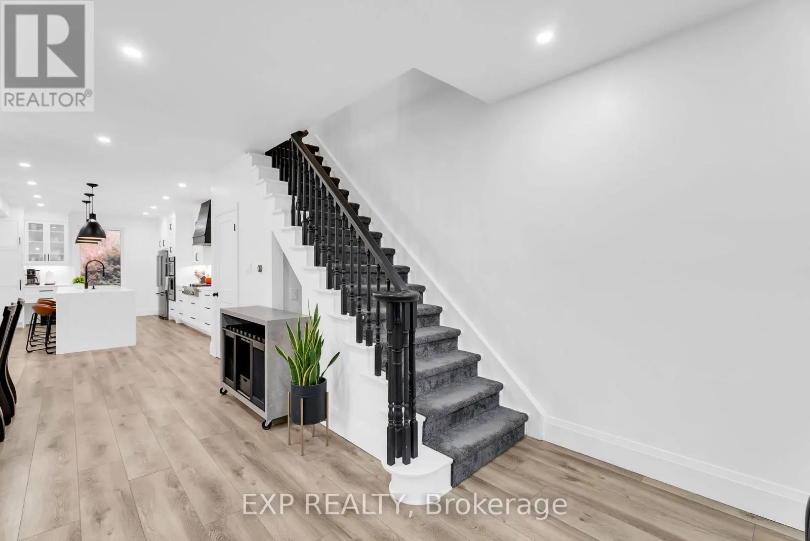28 ELLIOTT STREET