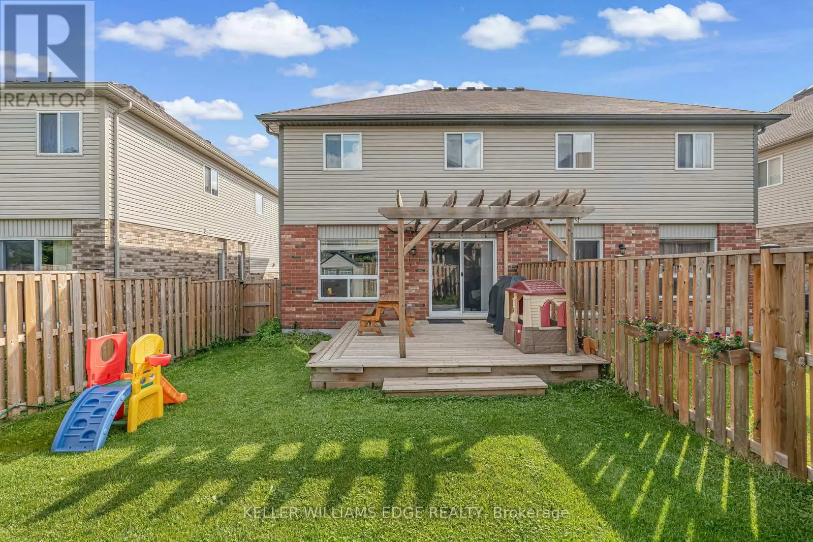 19 OAKES CRESCENT