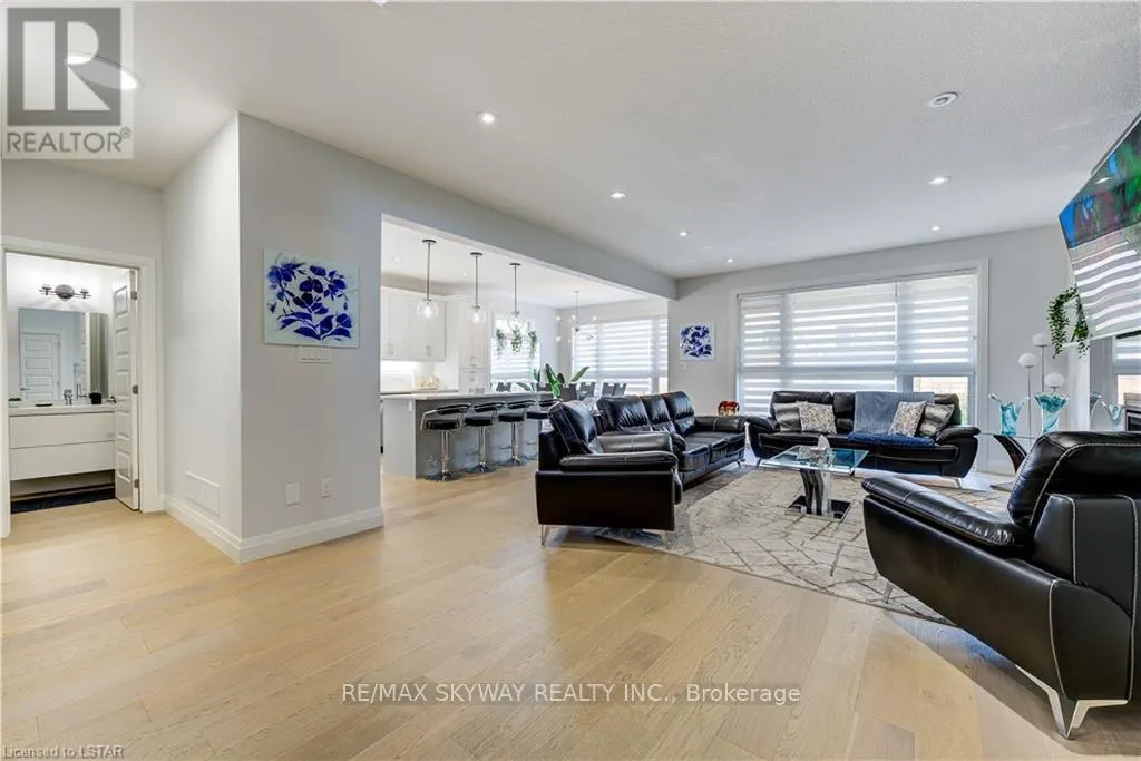 1774 BRUNSON WAY