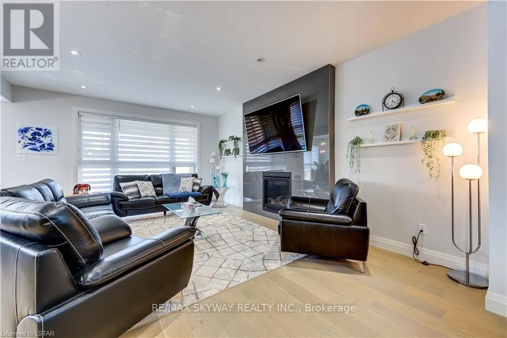 1774 BRUNSON WAY