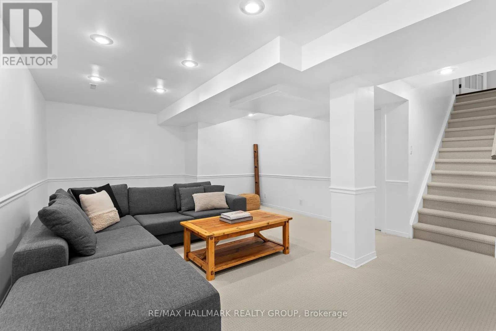 804 ADENCLIFFE DRIVE