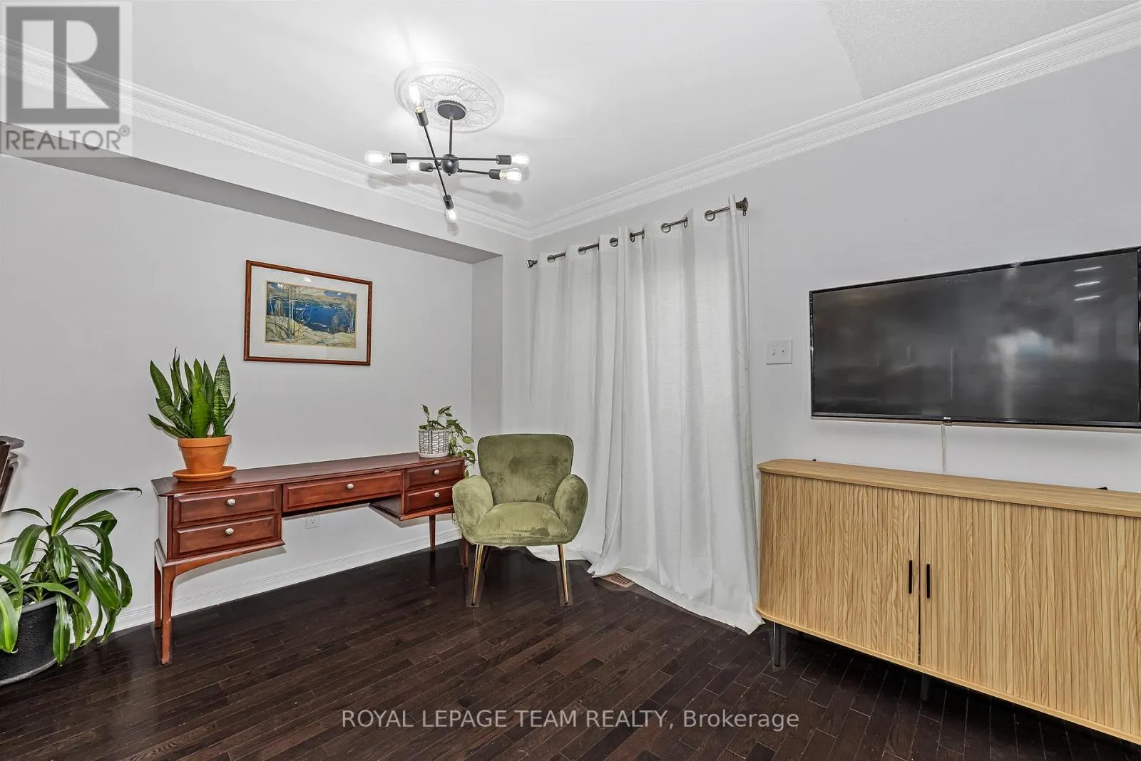 430 HARESFIELD COURT