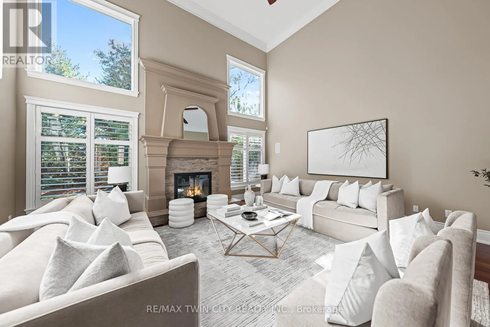 541 FALCONRIDGE CRESCENT