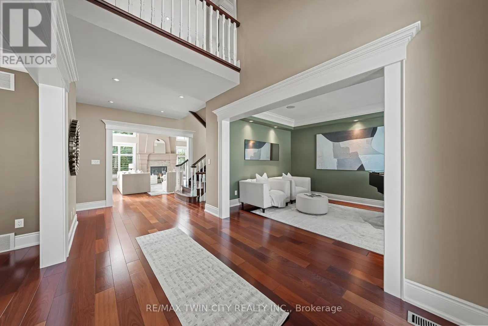 541 FALCONRIDGE CRESCENT