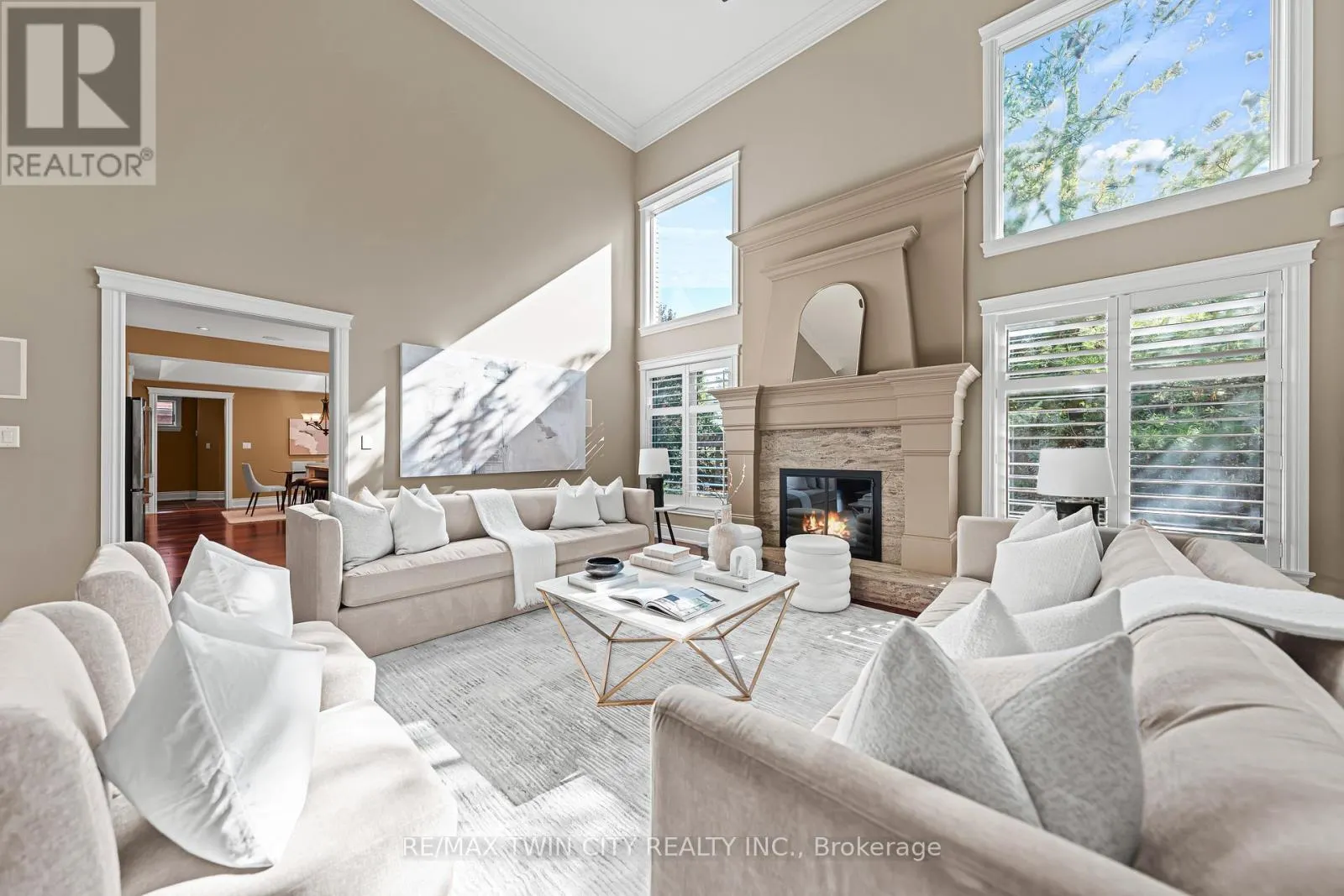 541 FALCONRIDGE CRESCENT