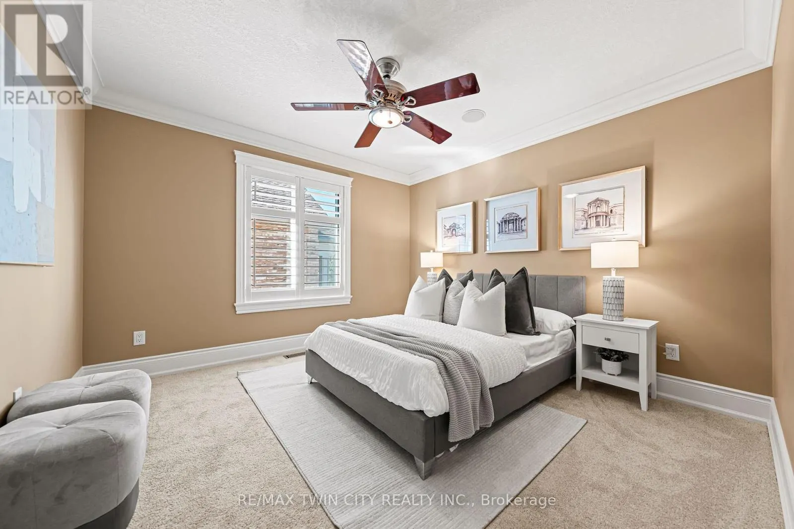 541 FALCONRIDGE CRESCENT