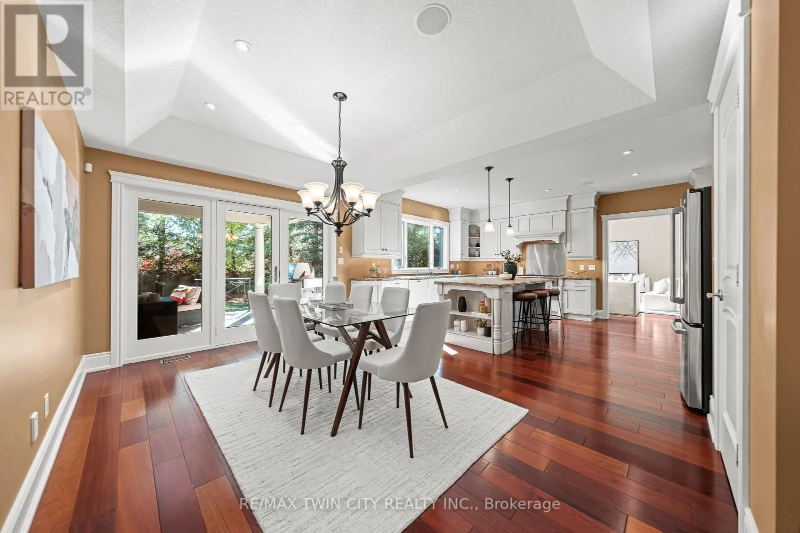541 FALCONRIDGE CRESCENT