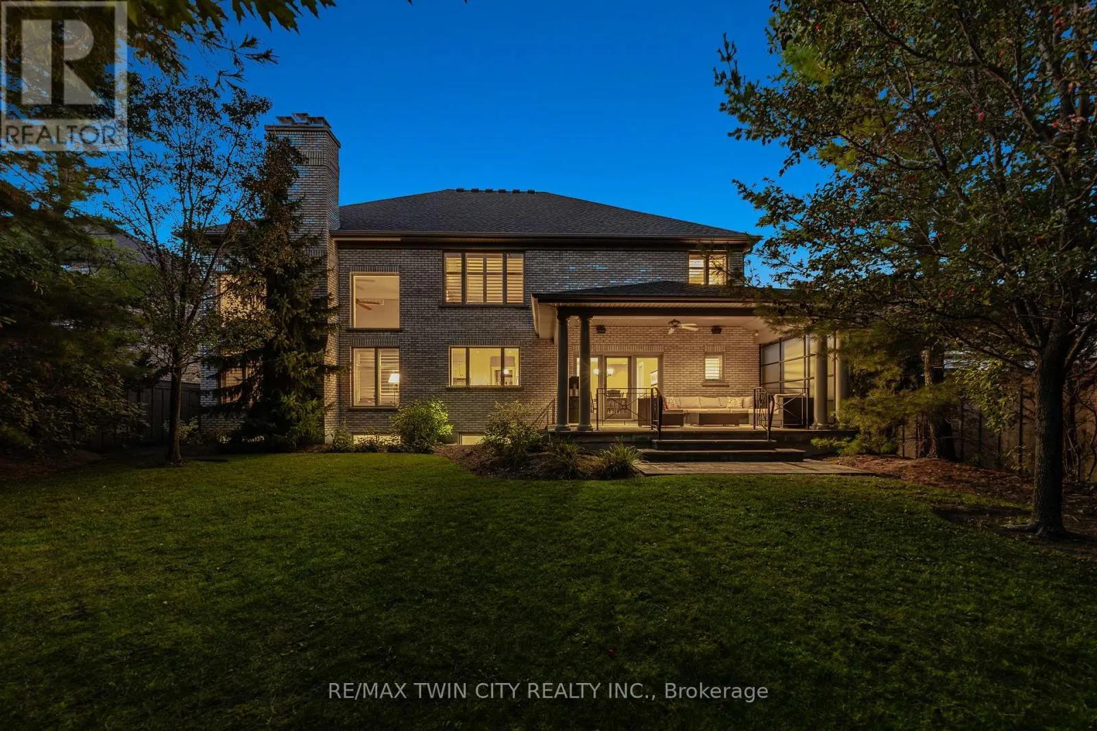 541 FALCONRIDGE CRESCENT