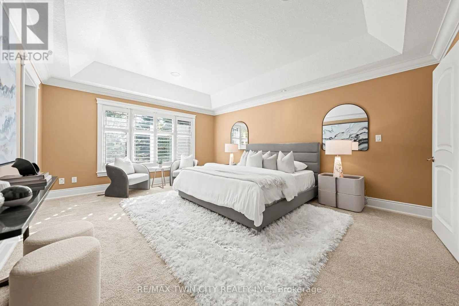 541 FALCONRIDGE CRESCENT