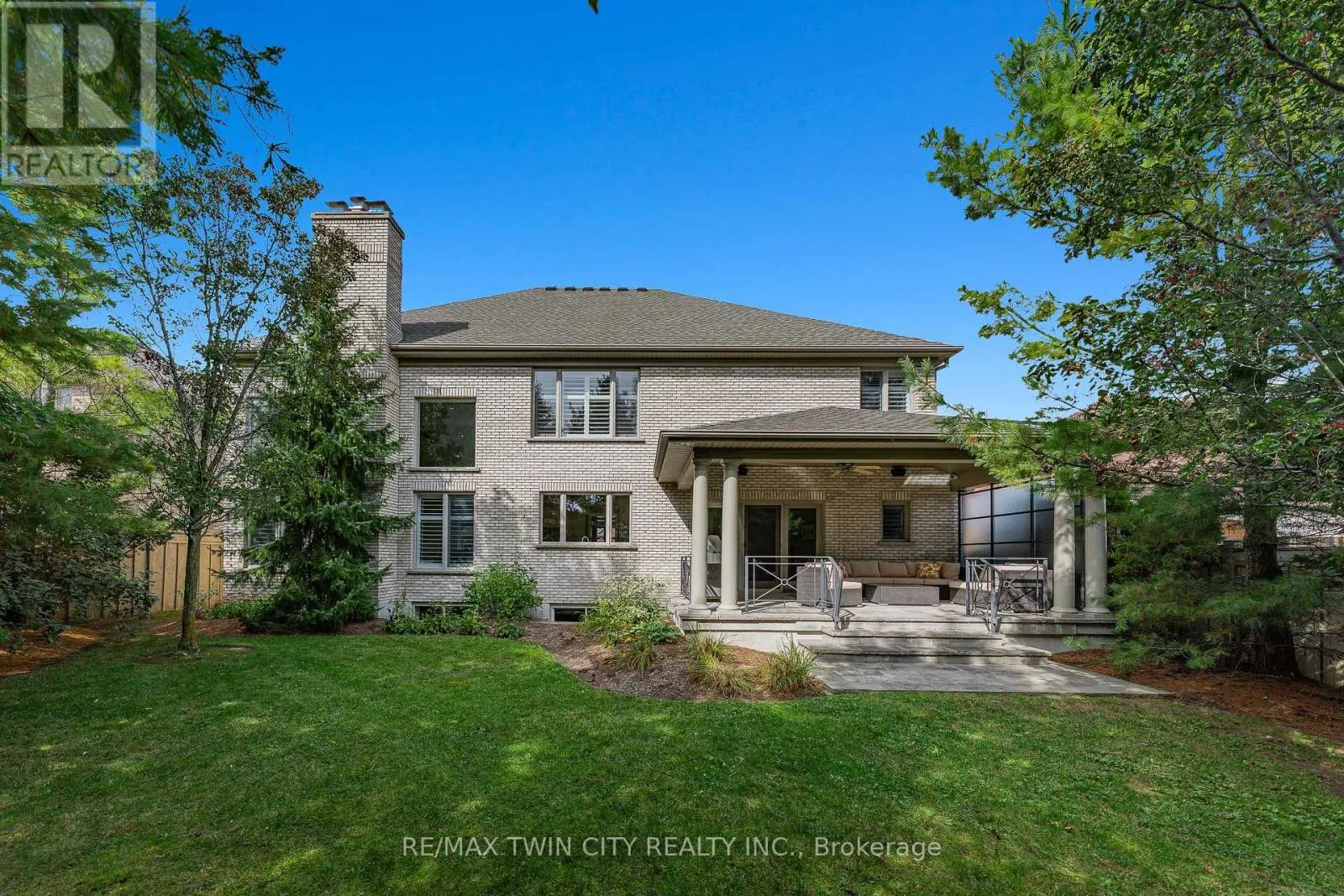 541 FALCONRIDGE CRESCENT