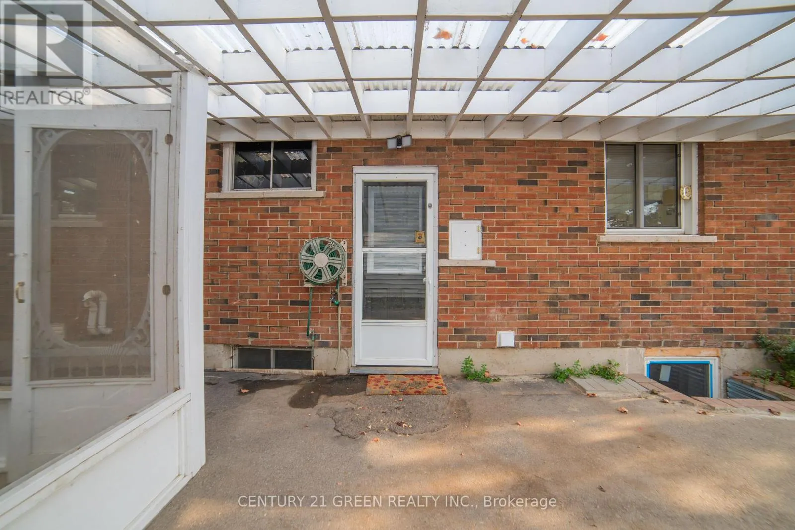 1676 HOLLEY CRESCENT