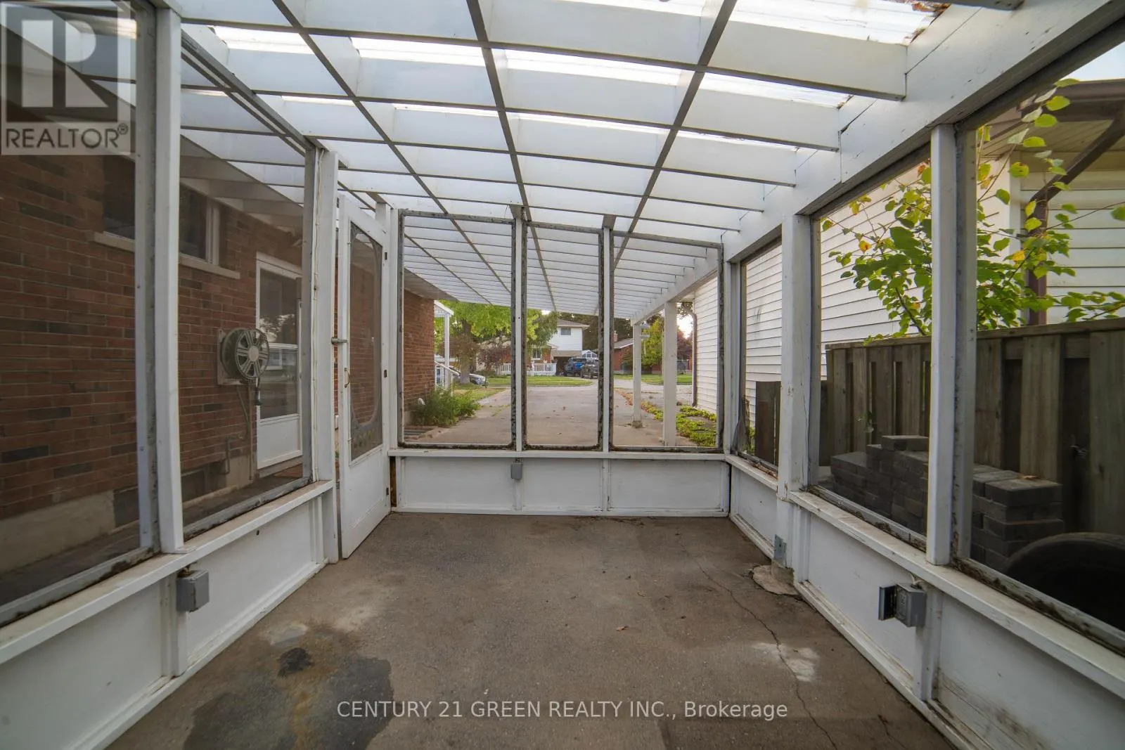 1676 HOLLEY CRESCENT