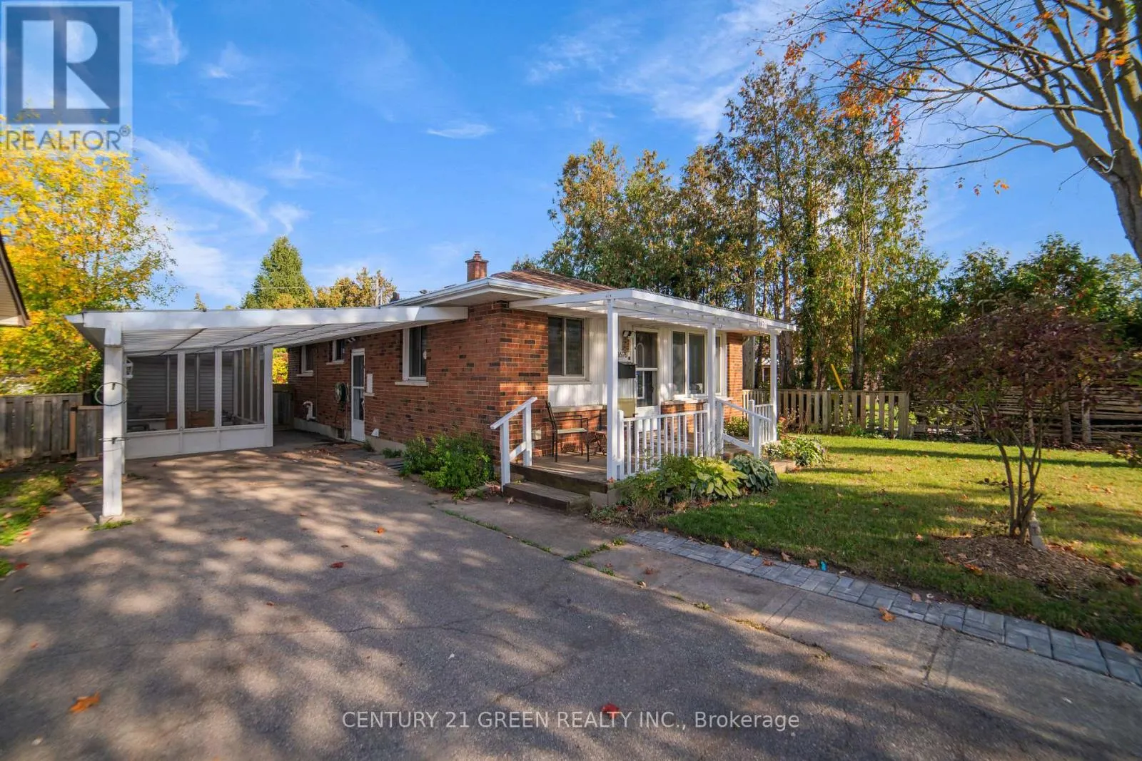 1676 HOLLEY CRESCENT