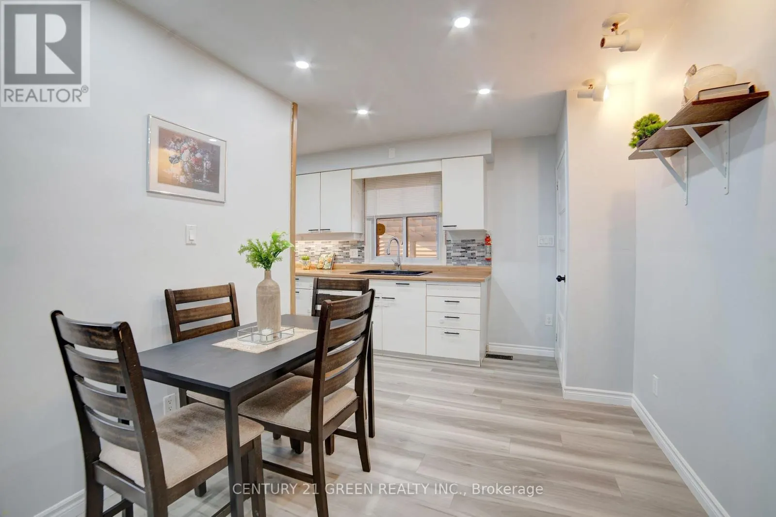 1676 HOLLEY CRESCENT