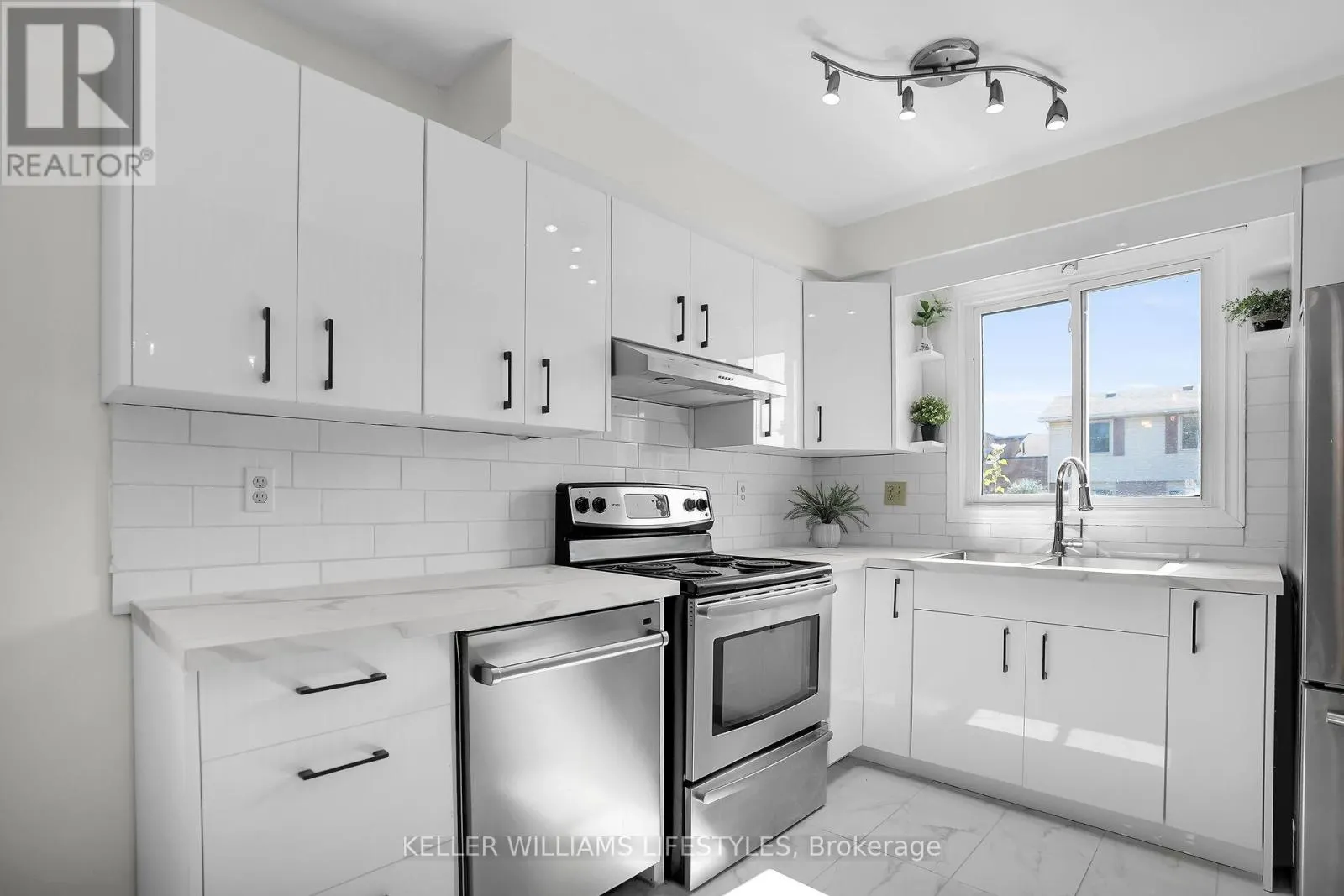 4 - 230 CLARKE ROAD, #4