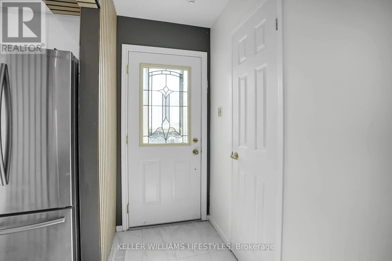 4 - 230 CLARKE ROAD, #4