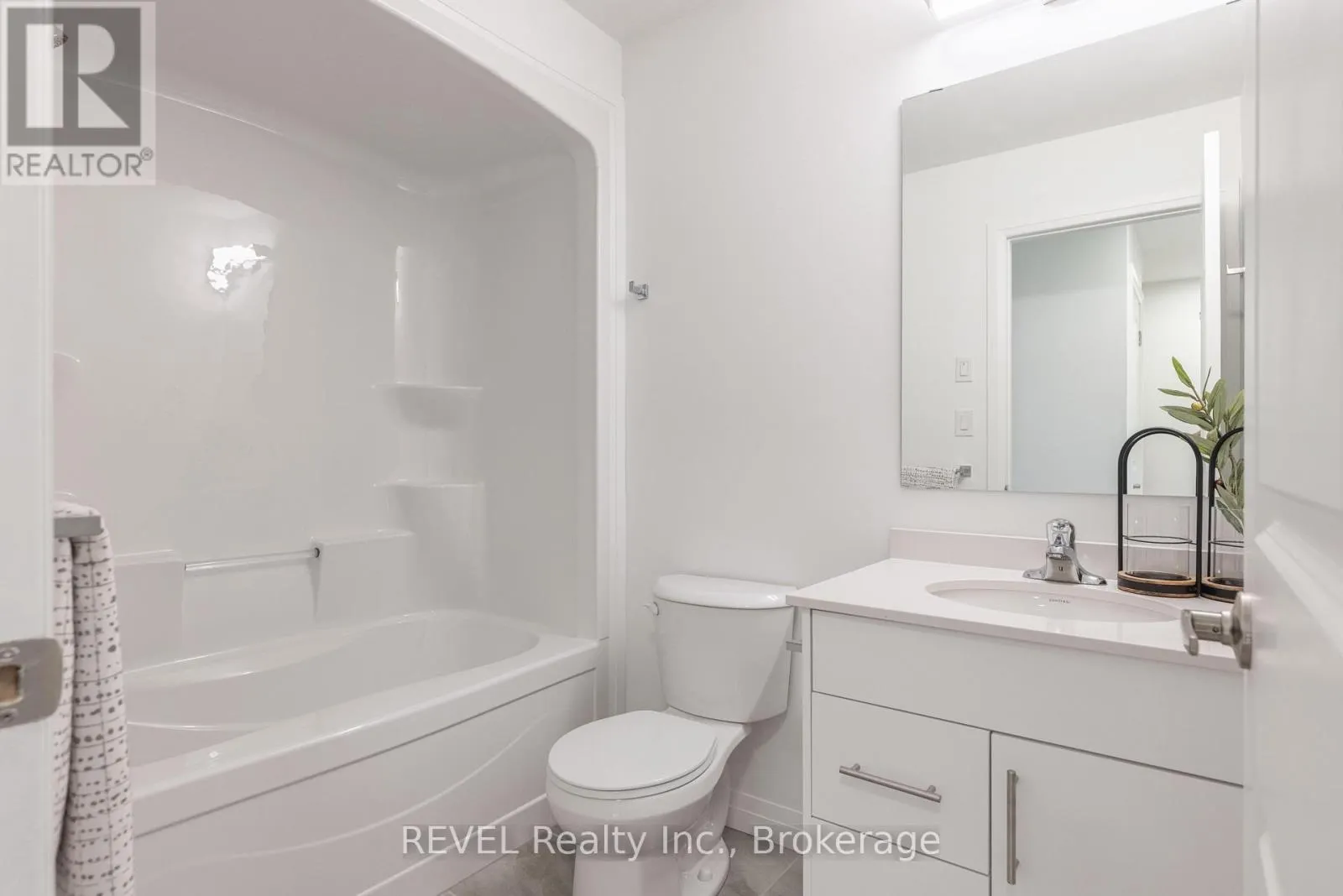 34 - 35 SOUTHWORTH STREET N, #34