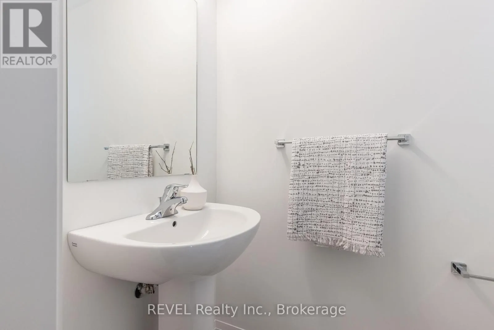34 - 35 SOUTHWORTH STREET N, #34
