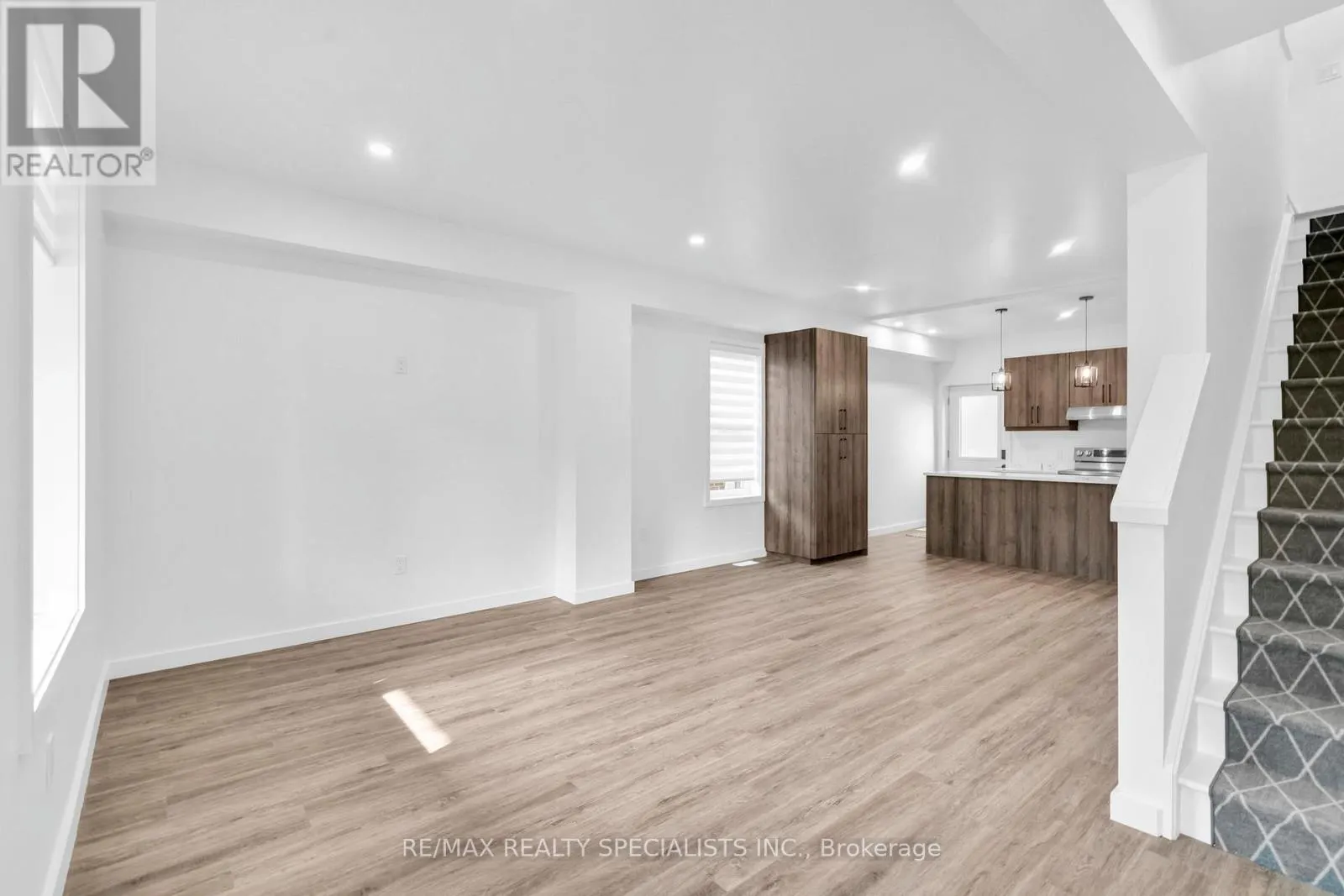 103 KENILWORTH AVENUE S