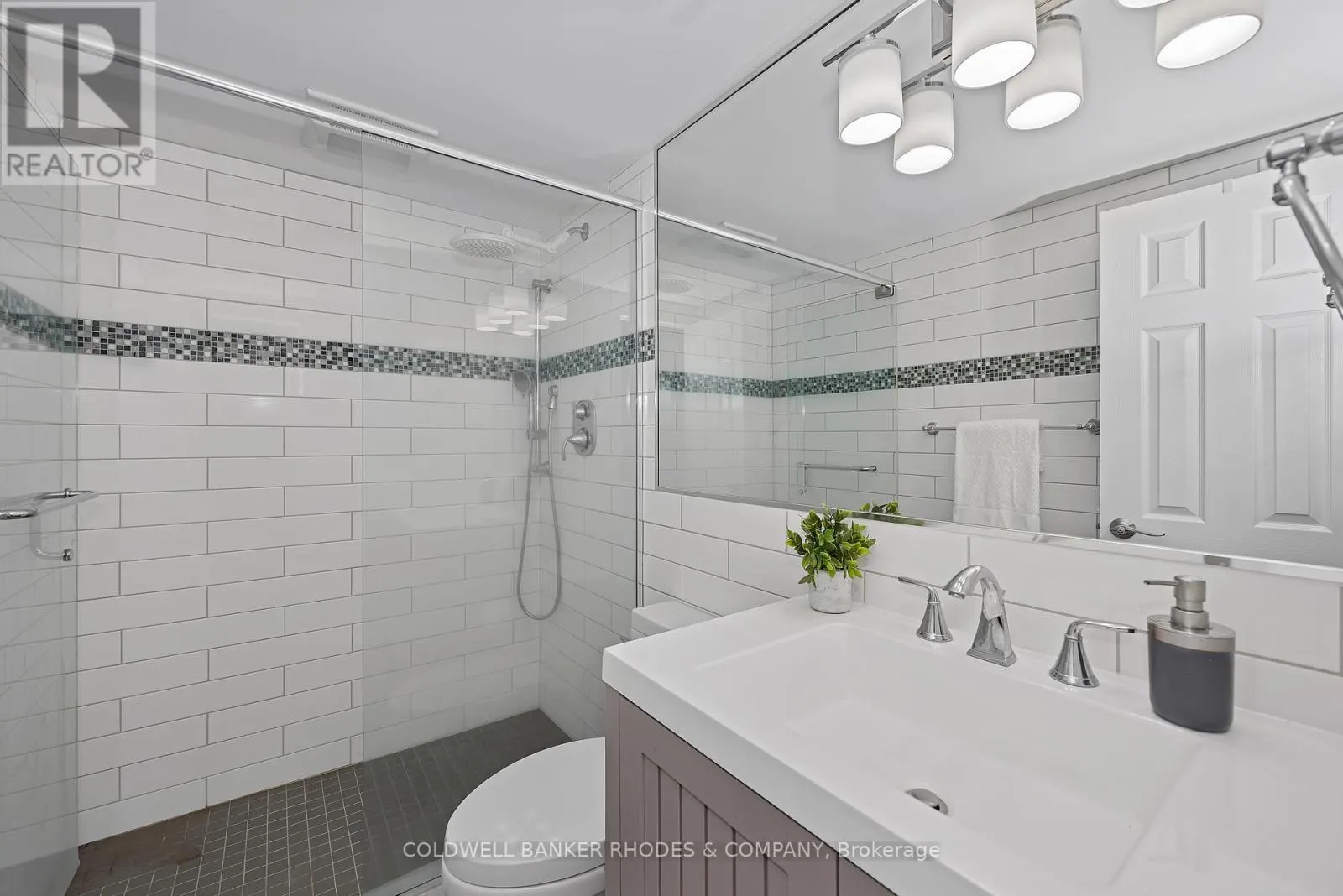 402 - 60 MCLEOD STREET