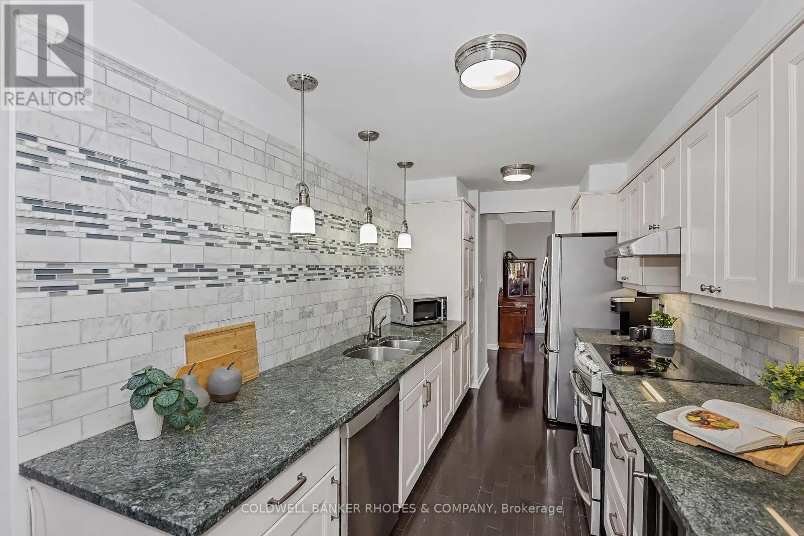 402 - 60 MCLEOD STREET