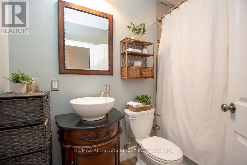 112 ADELAIDE STREET N