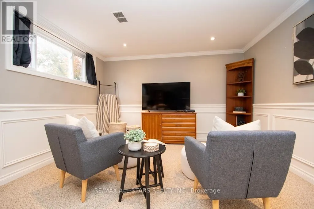 112 ADELAIDE STREET N